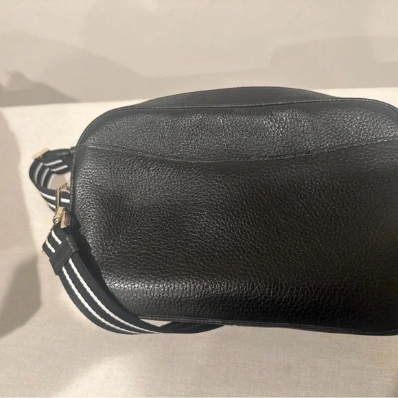 Kate Spade Black Bag with matching wallet - Picture 2 of 7